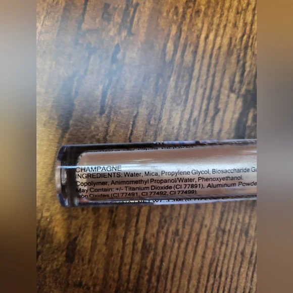 Liquid eyeshadow - Picture 3 of 3